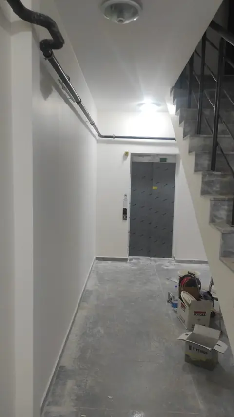 Can Apartmanı giriş holü ve asansör