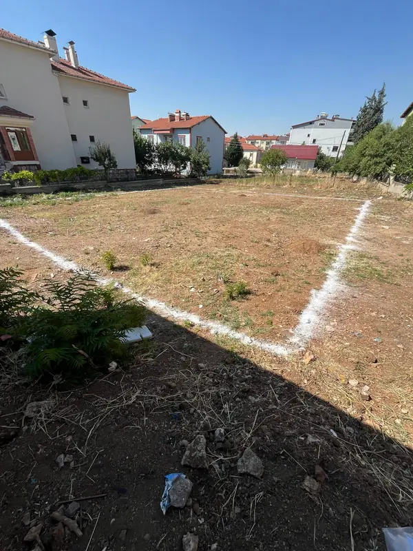 Can Apartmanı boş arsa